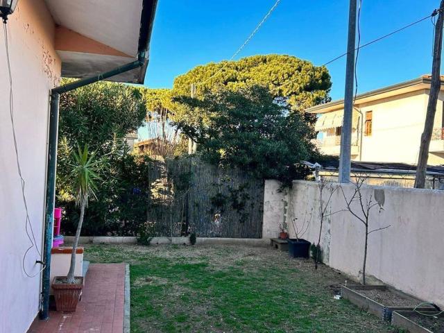 Villetta indipendente in vendita di 105 m² in Via Aurelia Sud, 446
