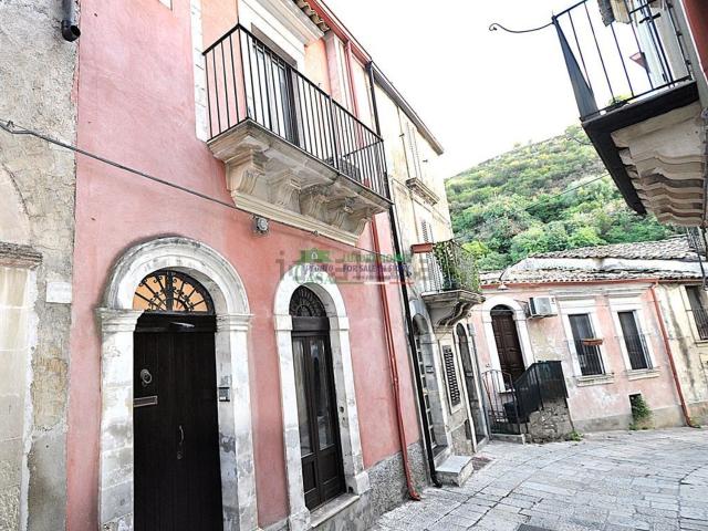 Villetta indipendente in vendita di 105 m² in Via Giusti