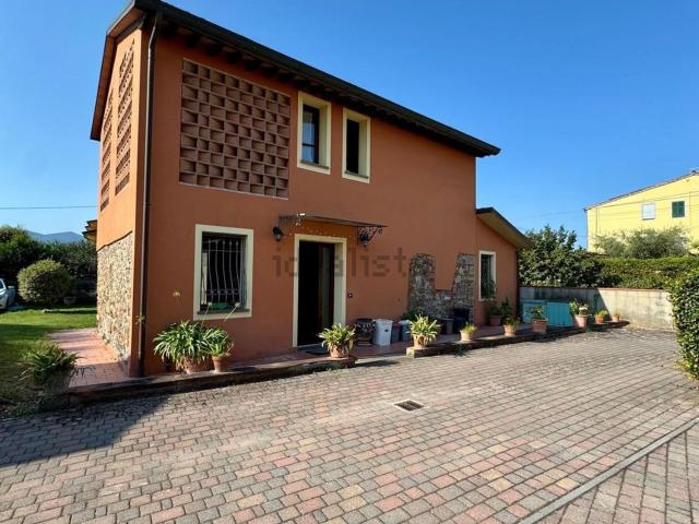 Villetta indipendente in vendita di 105 m² in Via del Tanaro
