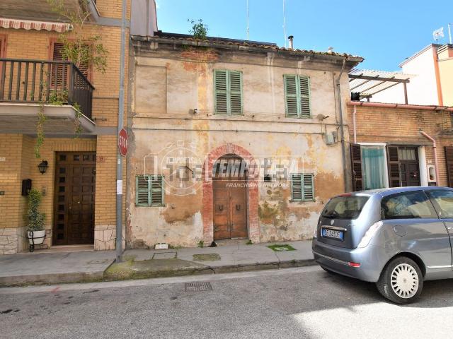 Villetta indipendente in vendita di 105 m² in Via F. Simonetti, 17