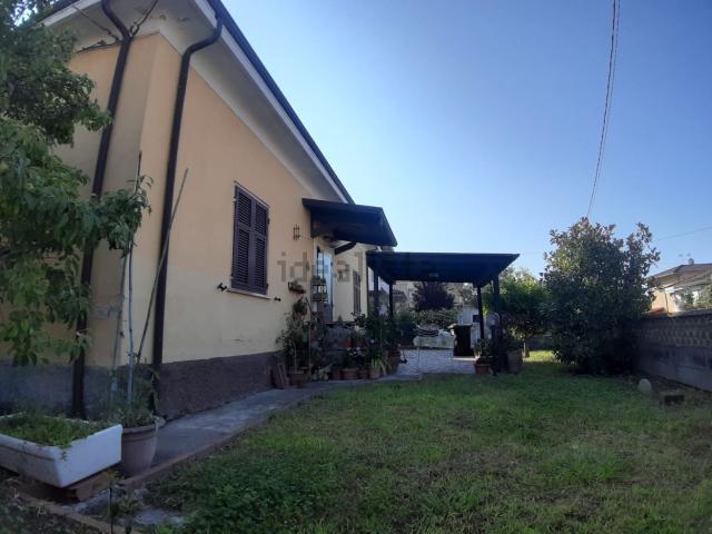 Villetta indipendente in vendita di 105 m² in Via Fossone