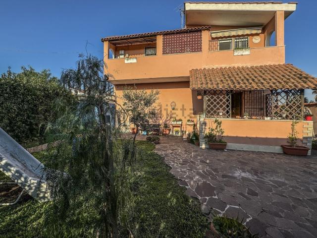 Villetta indipendente in vendita di 105 m² in Via Federico Bazzini