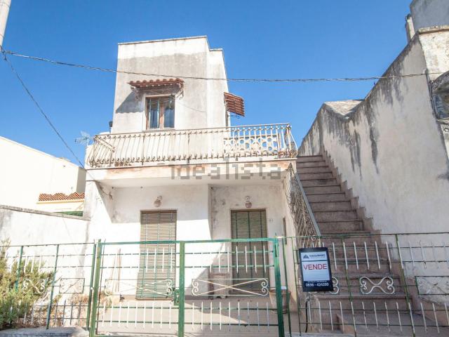 Villetta indipendente in vendita di 106 m² in Via Cesare Battisti