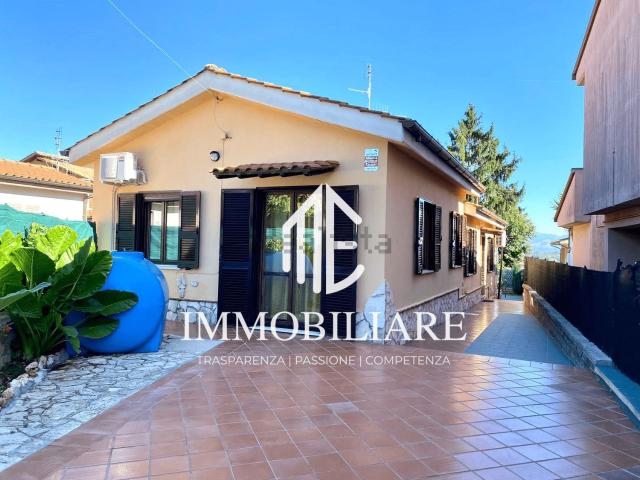 Villetta indipendente in vendita di 106 m² in Via Orsini