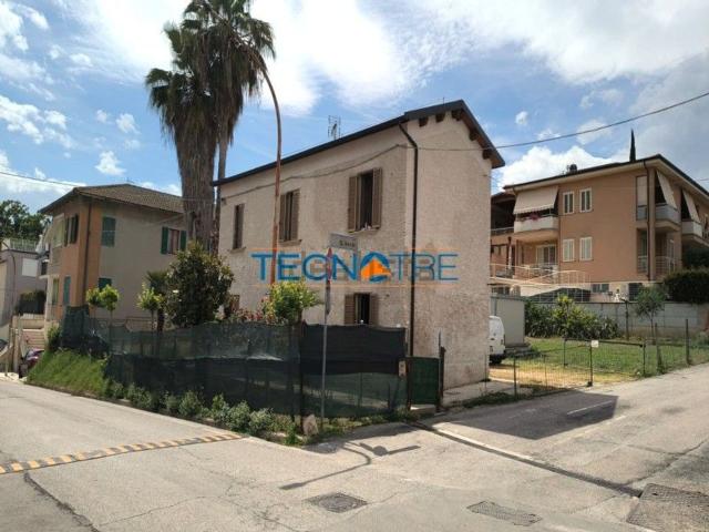 Villetta indipendente in vendita di 107 m² in Via Burrone, 17