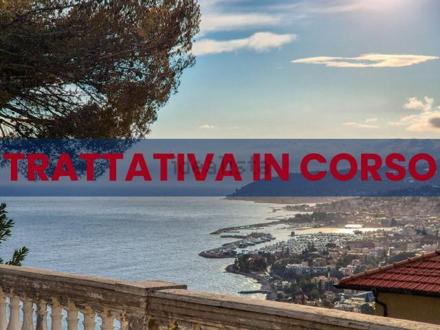 Villetta indipendente in vendita di 108 m² in Via Firenze
