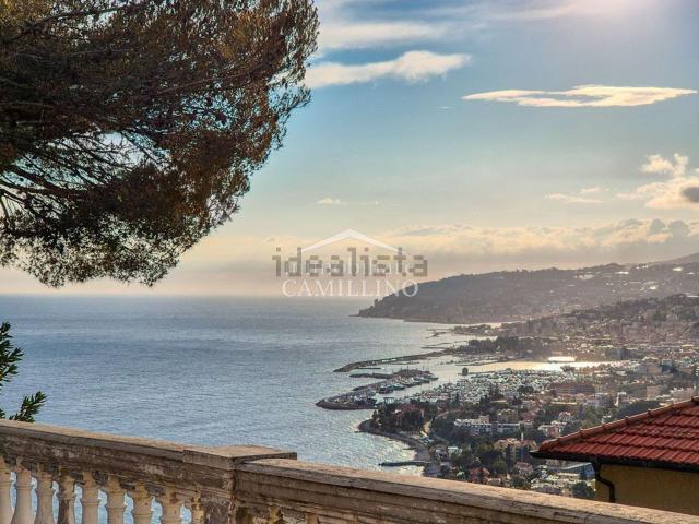 Villetta indipendente in vendita di 108 m² in Via Firenze
