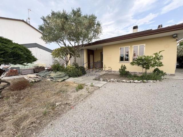 Villetta indipendente in vendita di 109 m² in Via Langhirosso