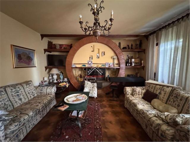 Villetta indipendente in vendita di 1102 m² in Via Giulio Pastore, 19