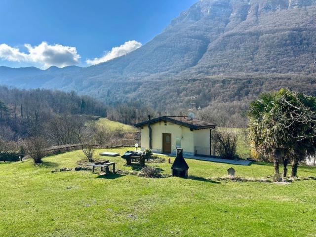 Villetta indipendente in vendita di 110 m² in Via Binadone