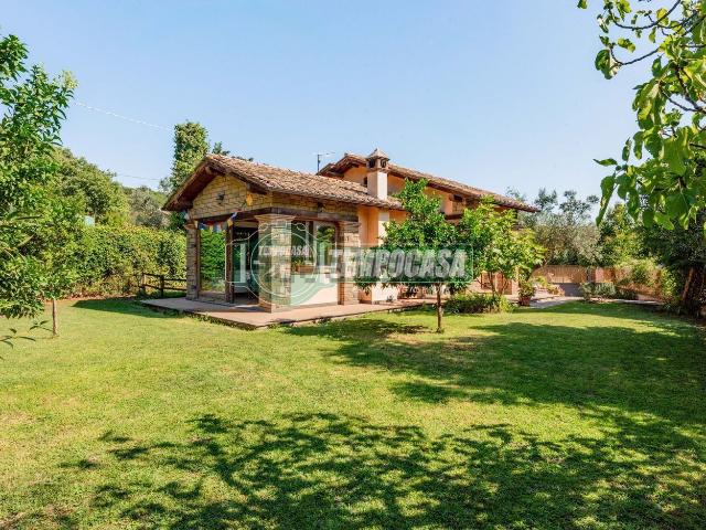Villetta indipendente in vendita di 110 m² in Via delle Fossette