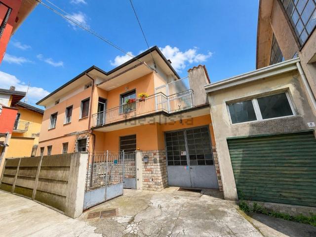 Villetta indipendente in vendita di 110 m² in Via E. Fermi