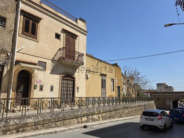 Villetta indipendente in vendita di 110 m² in Via Marco Minghetti