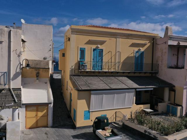 Villetta indipendente in vendita di 110 m² in Via Stromboli località Lingua