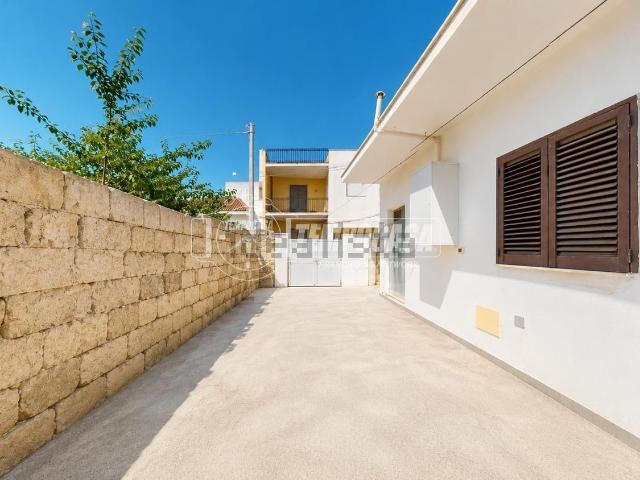Villetta indipendente in vendita di 110 m² in Via Surano, 51