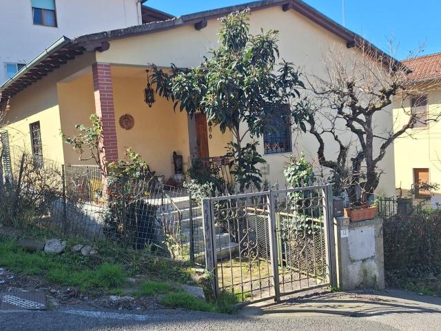 Villetta indipendente in vendita di 110 m² in Via XXV Aprile