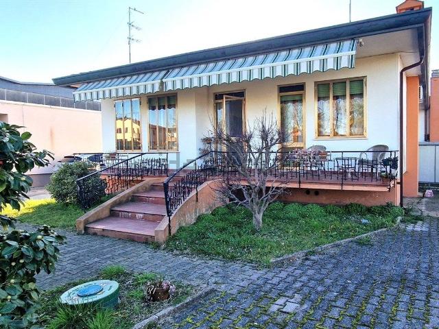Villetta indipendente in vendita di 110 m² in Strada Statale Romea, 150