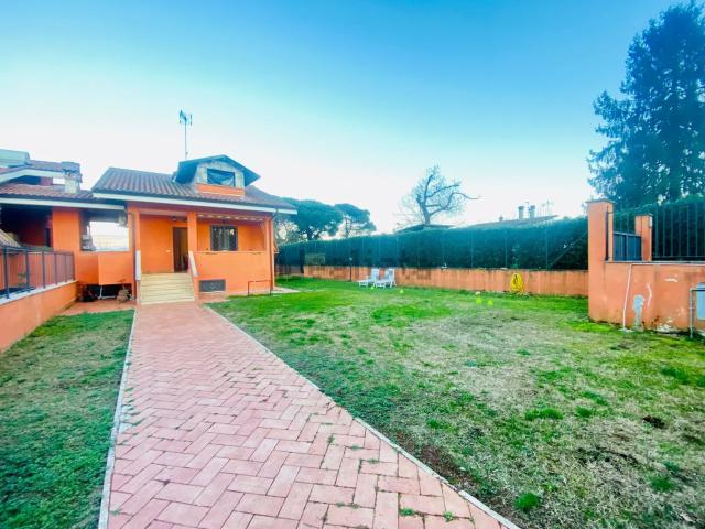 Villetta indipendente in vendita di 110 m² in Strada Ventiduesima Strada, 5