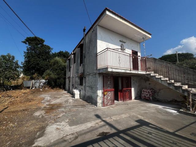 Villetta indipendente in vendita di 112 m² in Via Giacomo Leopardi