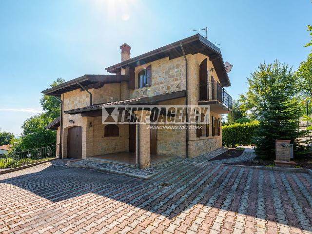Villetta indipendente in vendita di 112 m² in Via Monte Cusna, 273