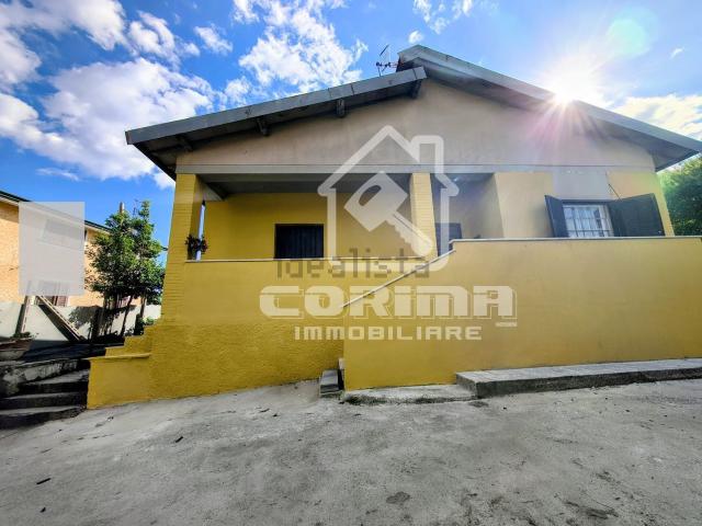 Villetta indipendente in vendita di 113 m² in Via Dante Alighieri