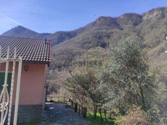 Villetta indipendente in vendita di 113 m² in Via Montezovetto, 34