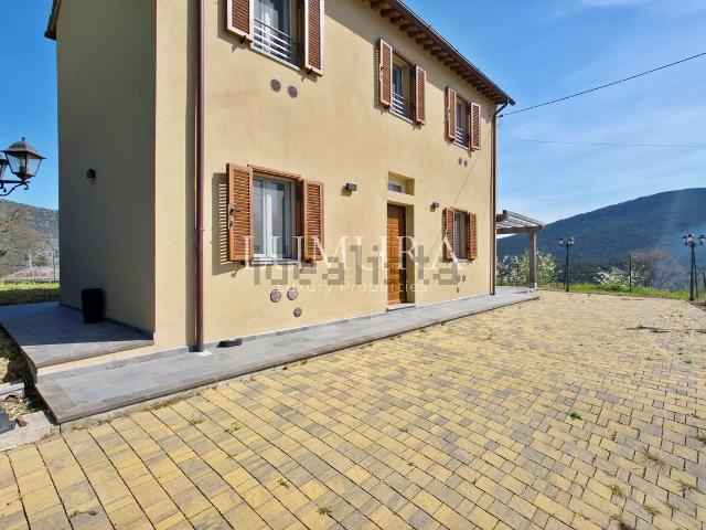 Villetta indipendente in vendita di 114 m² in Via del Monte, 555