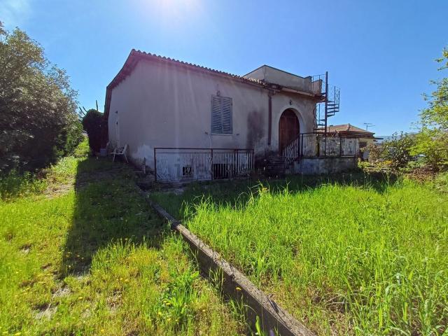 Villetta indipendente in vendita di 115 m² in Via Leoncavallo