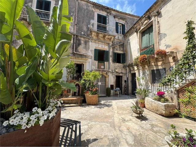 Villetta indipendente in vendita di 115 m² in Via Vincenzo Mirabella