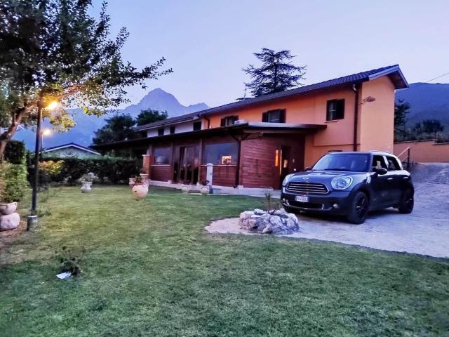 Villetta indipendente in vendita di 115 m² in Frazione Forca di Valle