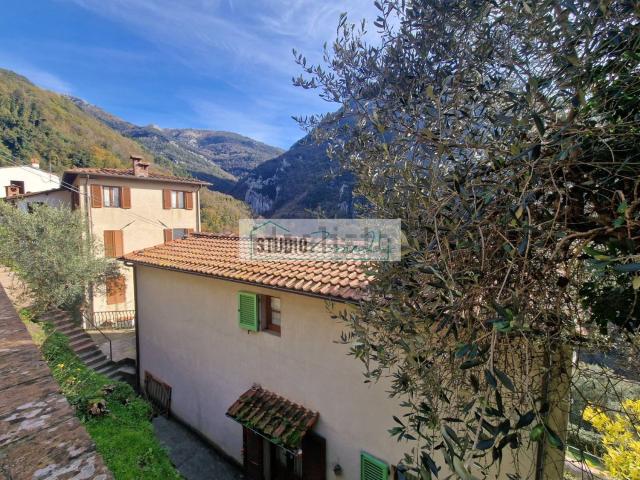 Villetta indipendente in vendita di 118 m² in Via di Trescolli, 15