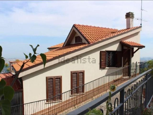 Villetta indipendente in vendita di 118 m² in Via Roma