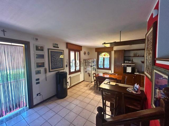 Villetta indipendente in vendita di 385 m²