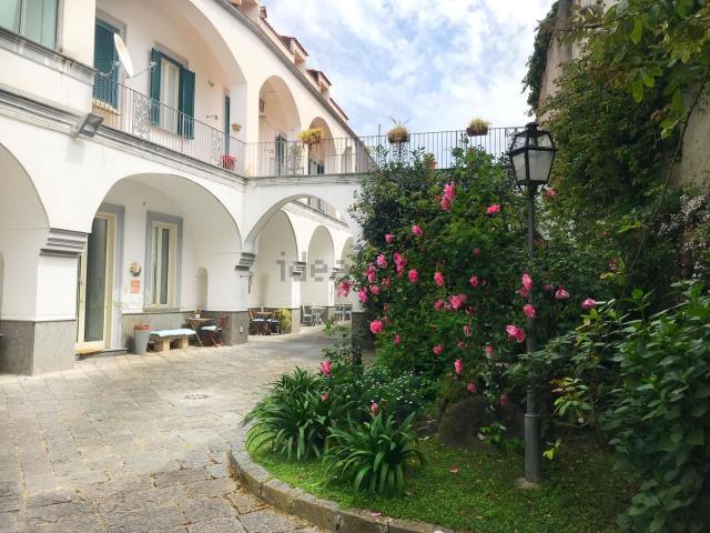 Villetta indipendente in vendita di 1200 m² in Via Cesare Battisti