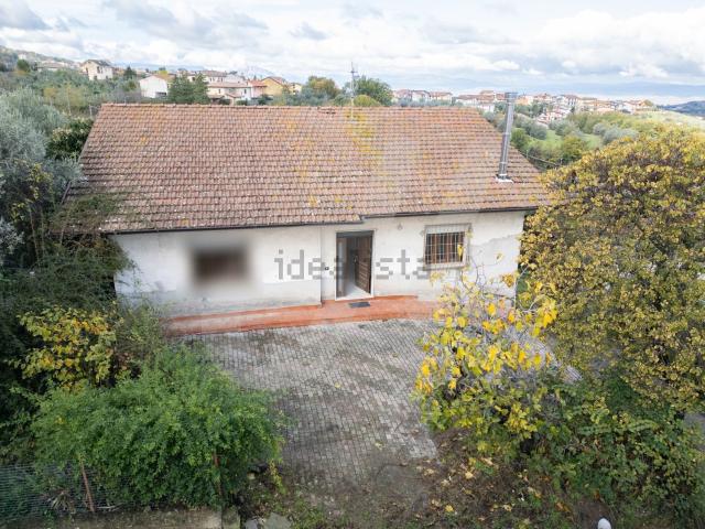 Villetta indipendente in vendita di 120 m² in Via C. Bocchini, 86