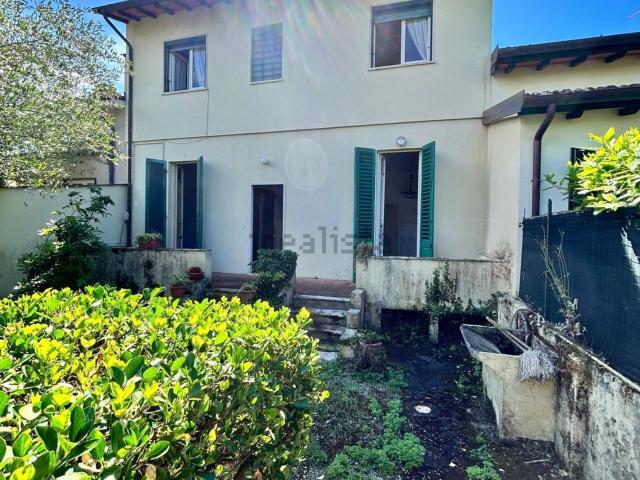 Villetta indipendente in vendita di 120 m² in Via Cortona