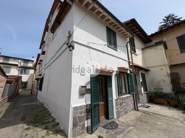 Villetta indipendente in vendita di 120 m² in Via Corte dei Manetti