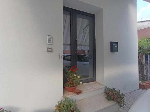 Villetta indipendente in vendita di 120 m² in Via Garda