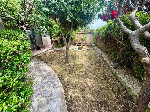 Villetta indipendente in vendita di 120 m² in Via Gubbio
