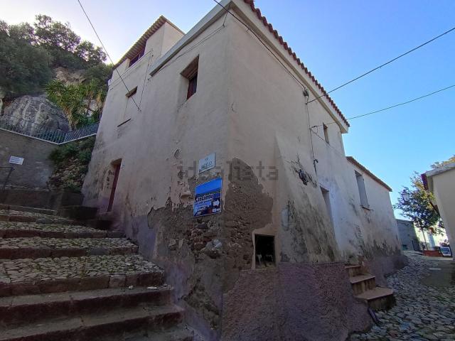 Villetta indipendente in vendita di 120 m² in Via Eleonora D&apos arborea
