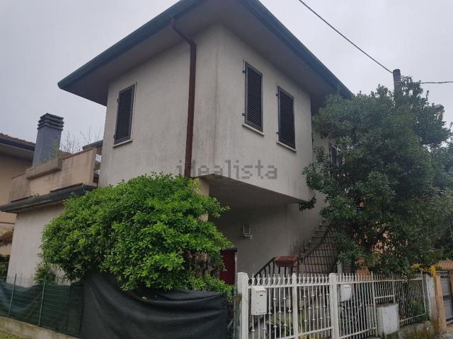 Villetta indipendente in vendita di 120 m² in Via FIRENZE