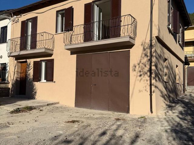 Villetta indipendente in vendita di 120 m² in Via Montereale