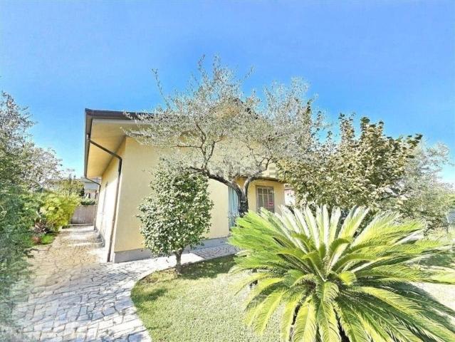 Villetta indipendente in vendita di 120 m² in Via Podenzana