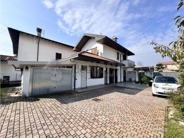 Villetta indipendente in vendita di 120 m² in Via Reno