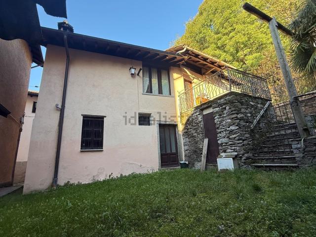 Villetta indipendente in vendita di 120 m² in Via Tarchetti
