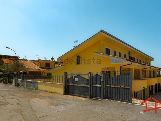 Villetta indipendente in vendita di 120 m² in Via Trevi Nel Lazio, 9