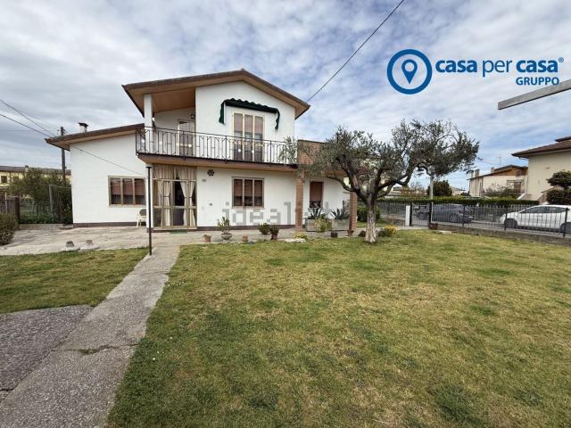 Villetta indipendente in vendita di 120 m² in Via XXV Aprile