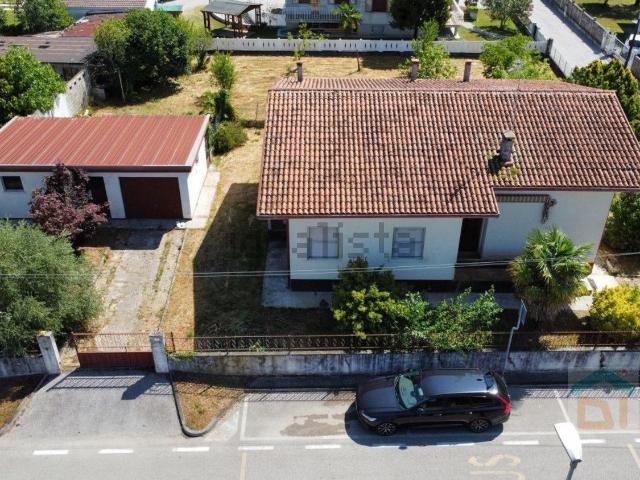 Villetta indipendente in vendita di 122 m² in Via di Morteàn