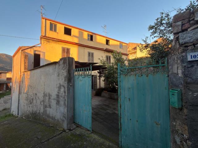 Villetta indipendente in vendita di 122 m² in Via Roma