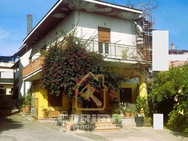 Villetta indipendente in vendita di 123 m² in Via Roma